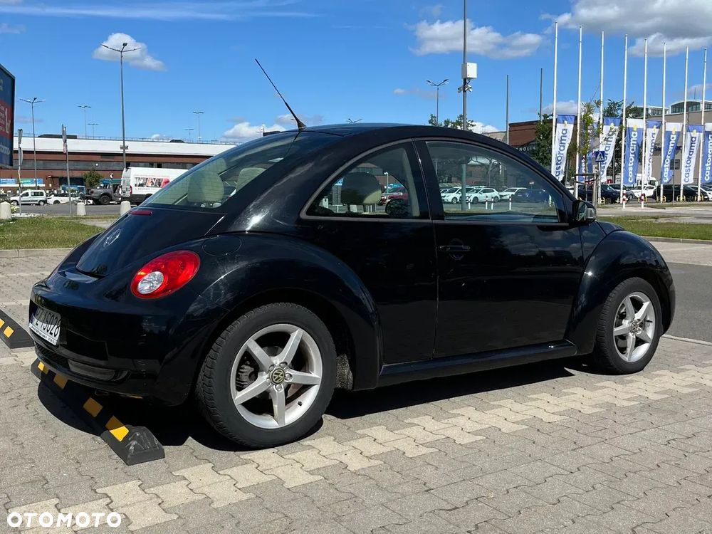 Volkswagen New Beetle - 4