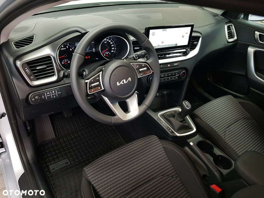 Kia Ceed - 15