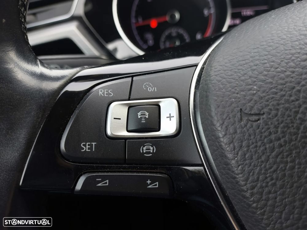 VW Touran 2.0 TDI Confortline - 23