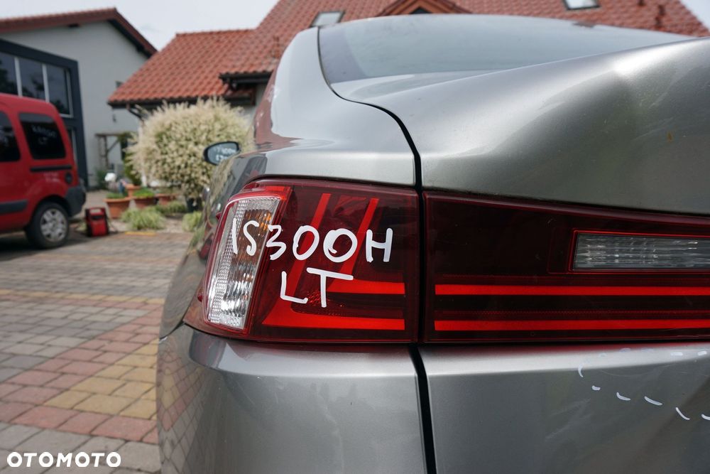 LAMPA TYLNA LEWA IS III E3 81561-53280 LEXUS 2013-2017 - 3