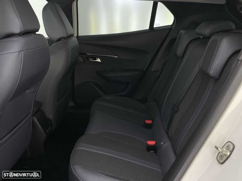 Peugeot 2008 1.2 PureTech Allure - 12