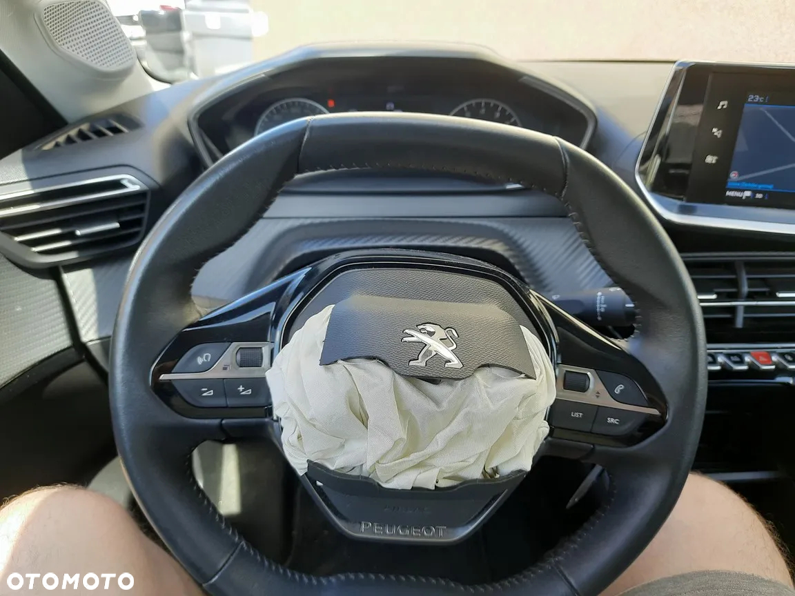 Peugeot 208 - 22