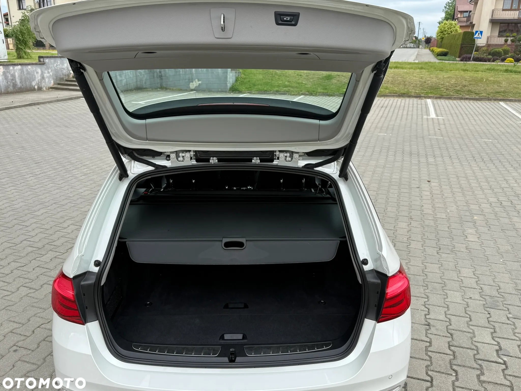 BMW Seria 3 318d Sport Line Shadow - 29