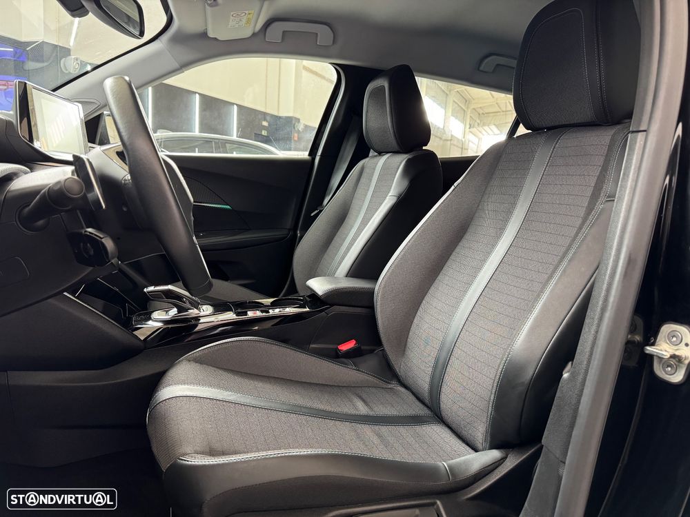 Peugeot 2008 1.2 PureTech Allure EAT8 - 3