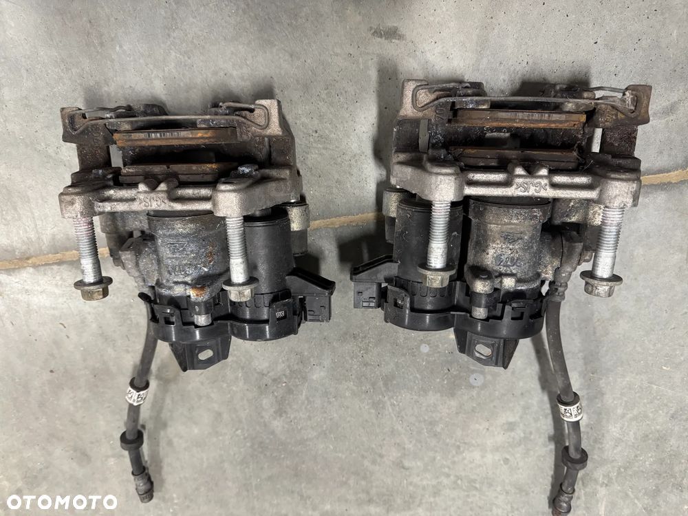 VOLVO XC60 II  zaciski tył lewy prawy instalacja lewa