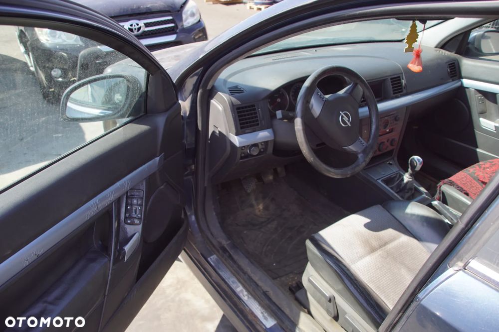 Auto na części - Opel Vectra C 2.2 DTI 125 KM Y22DTR F35 36U 2002R Silnik Skrzynia Drzwi Maska Błotnik Klapa Zderzak Lampa Klamka Lusterko Szyba Deska Kokpit Sterownik Moduł Czujnik Licznik Wyświetlacz Panel Kierownica - 11
