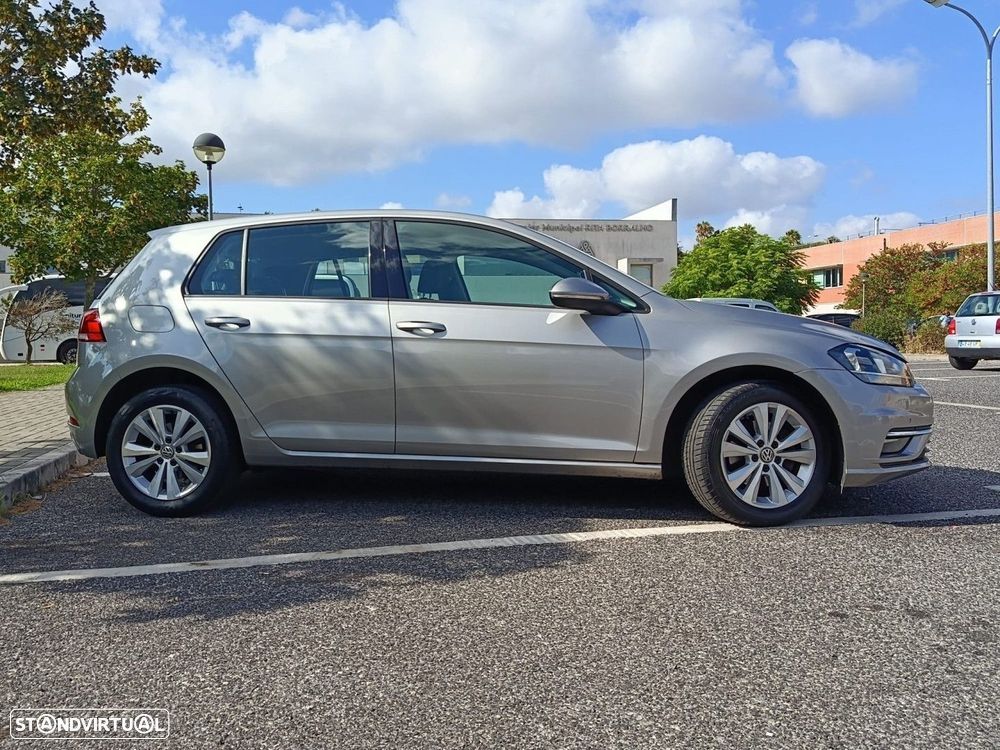 VW Golf 1.6 TDI Confortline - 5