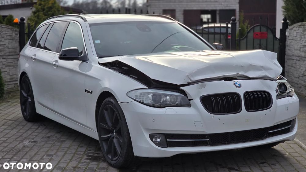 BMW Seria 5 525d - 35