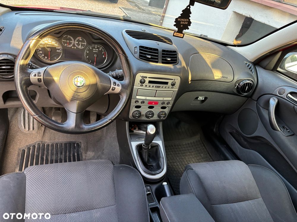 Alfa Romeo 147 1.6 Twin Spark Distinctive - 21