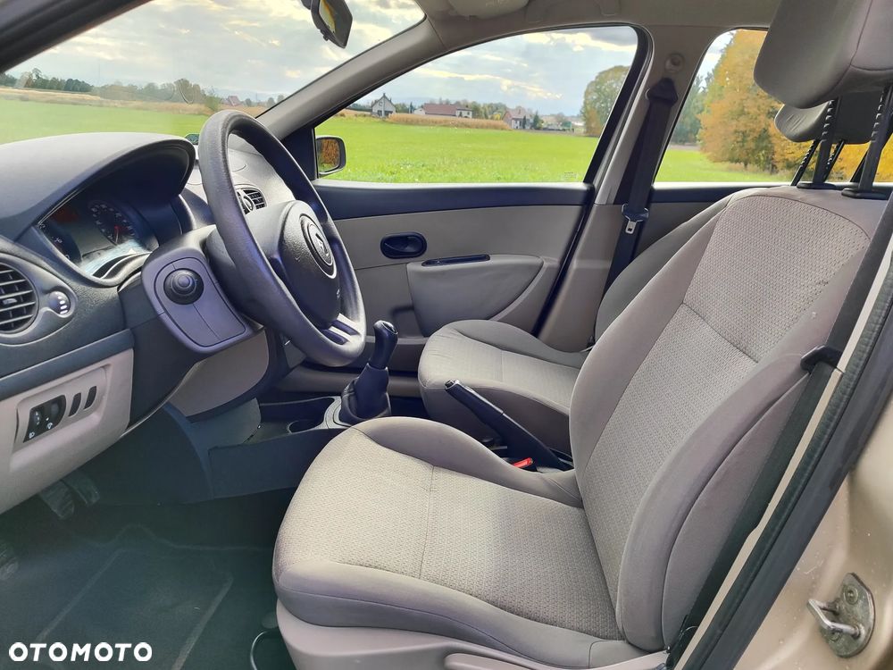 Renault Clio 1.2 16V Campus - 5