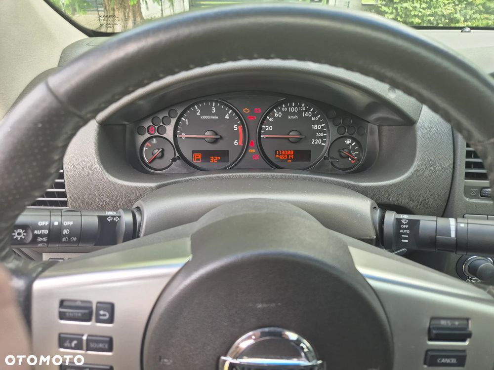 Nissan Navara 2.5 D Platinum Long EU5 - 17