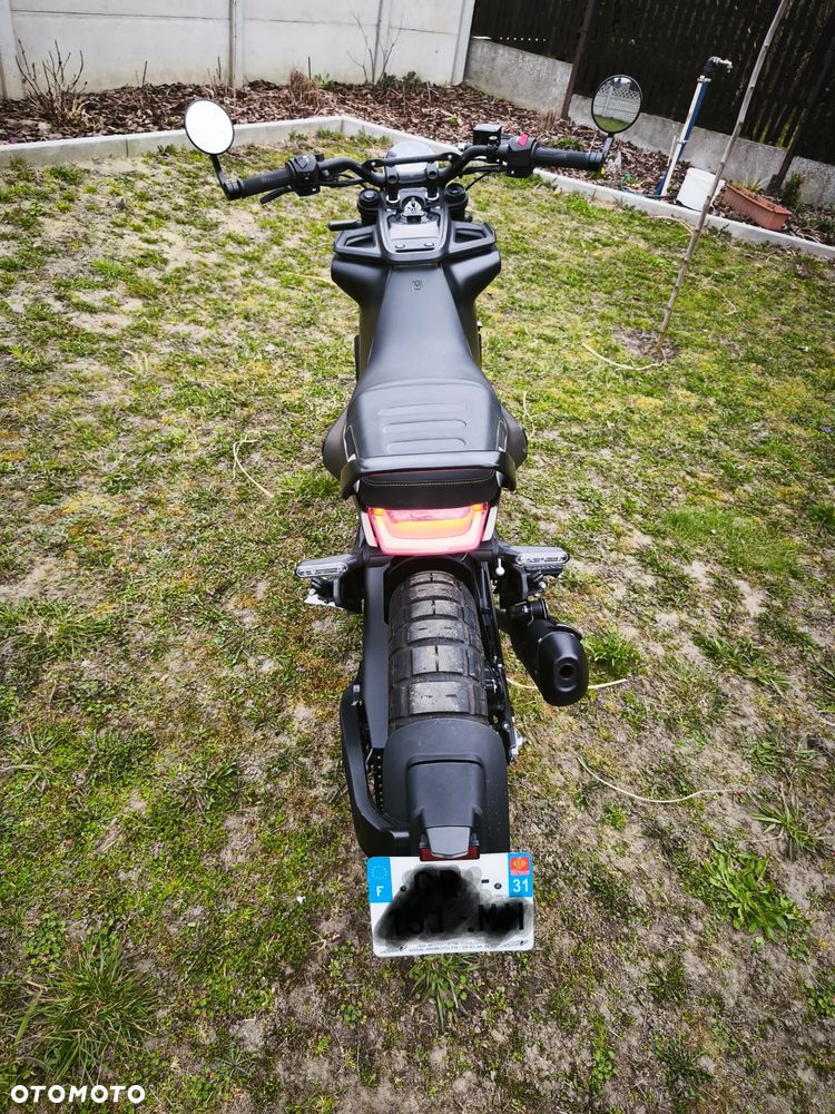 Husqvarna Svartpilen - 2