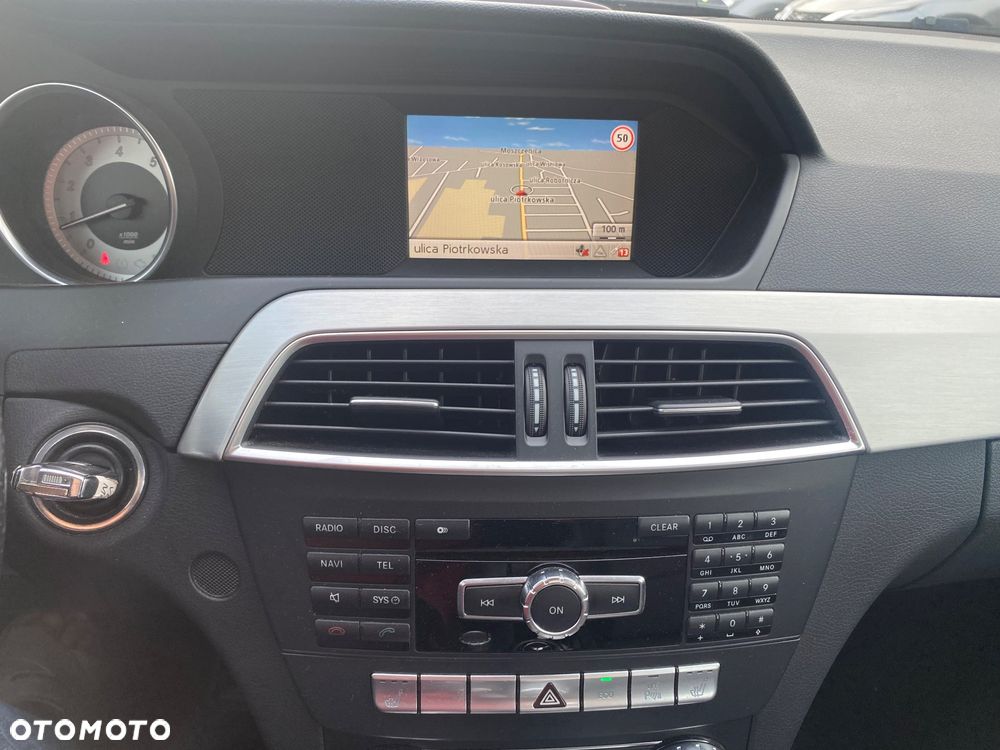 Mercedes-Benz Klasa C 180 CGI Automatik BlueEFFICIENCY Avantgarde - 33
