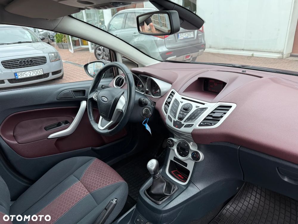 Ford Fiesta 1.25 Celebration - 30