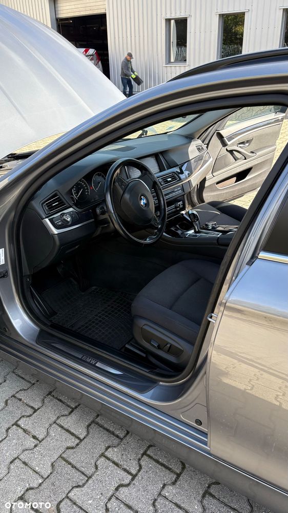 BMW Seria 5 520d xDrive - 10