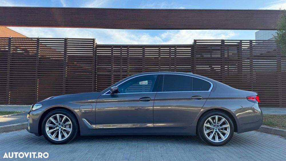 BMW Seria 5 530e xDrive Aut. Luxury Line - 7