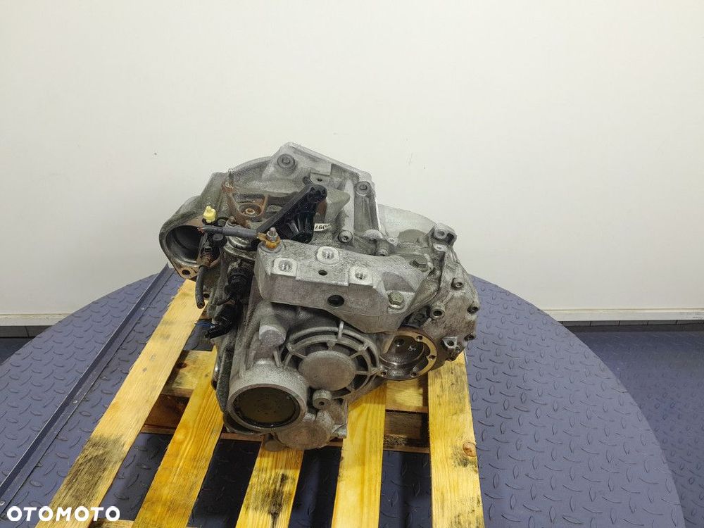 VW PASSAT B7 2.0 TDI CFG 170 KM SKRZYNIA BIEGÓW MANUAL 6B NGD - 4