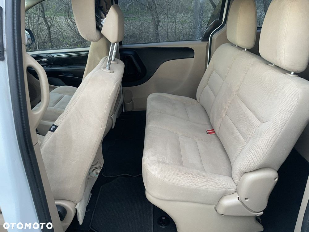 Dodge Grand Caravan - 16