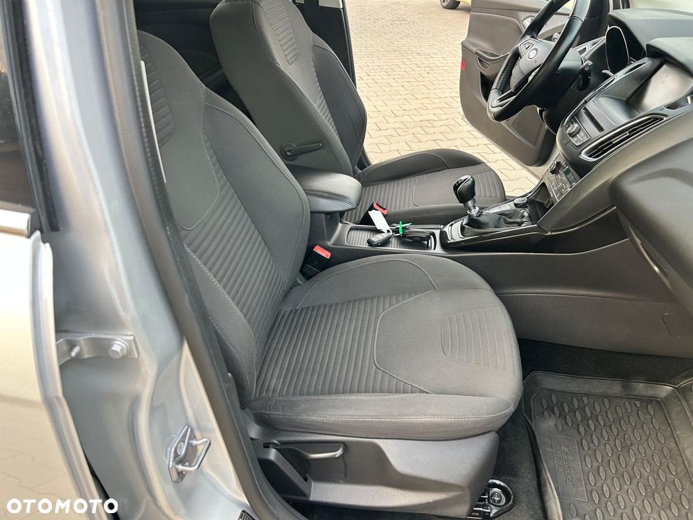 Ford Focus 1.0 EcoBoost Gold X (Trend) - 28