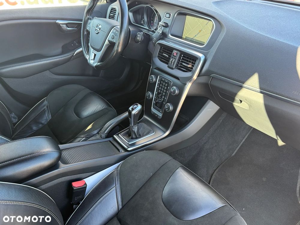 Volvo V40 D2 Drive-E R-Design Momentum - 13