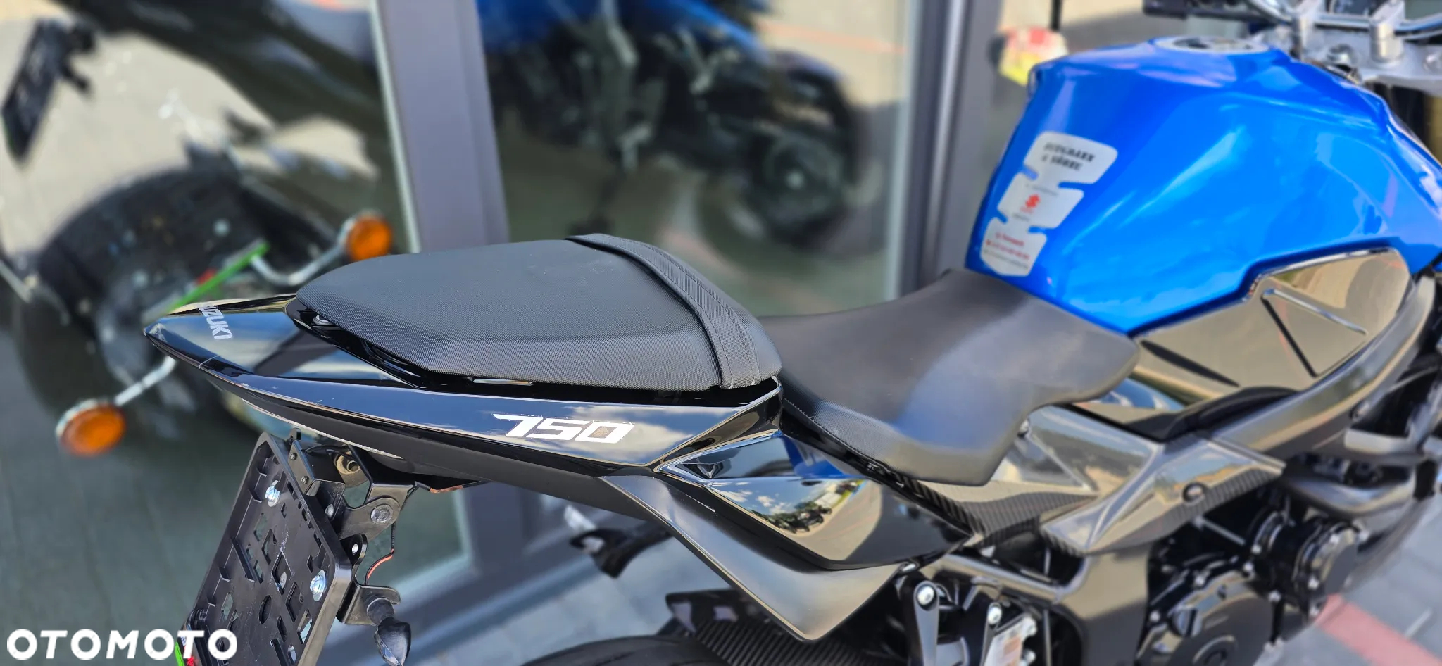 Suzuki GSR - 17