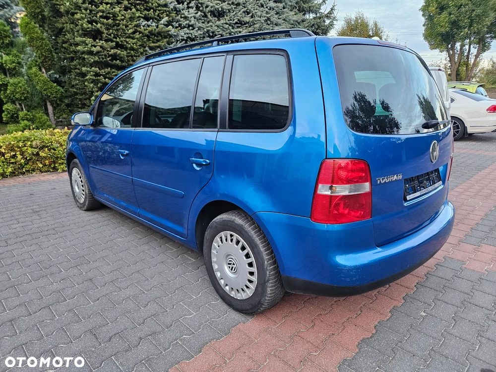 Volkswagen Touran - 16
