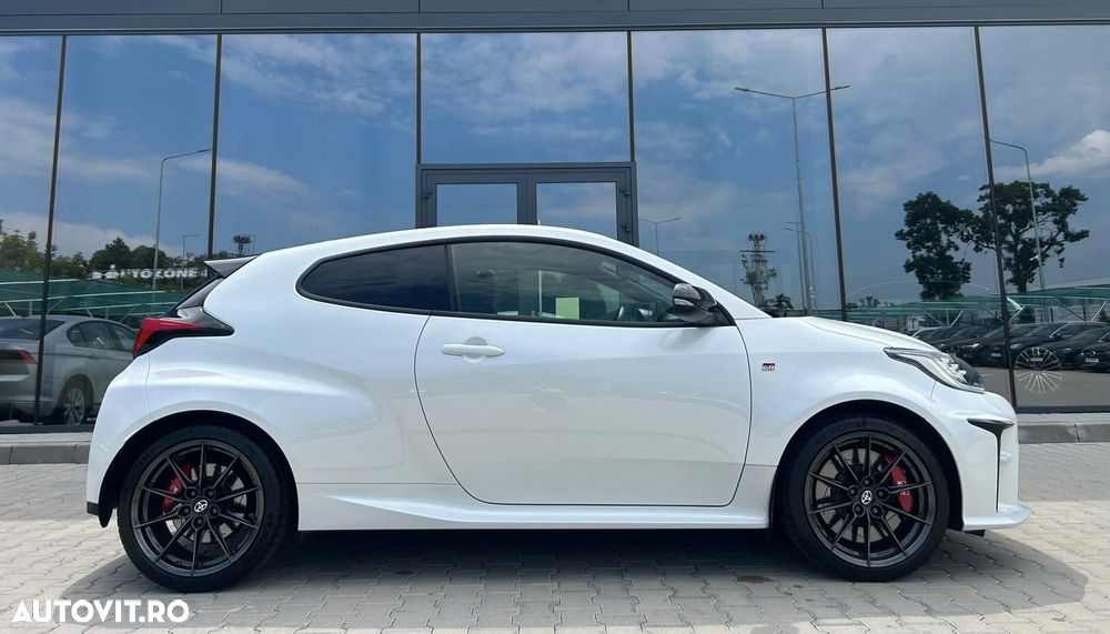 Toyota Yaris - 10