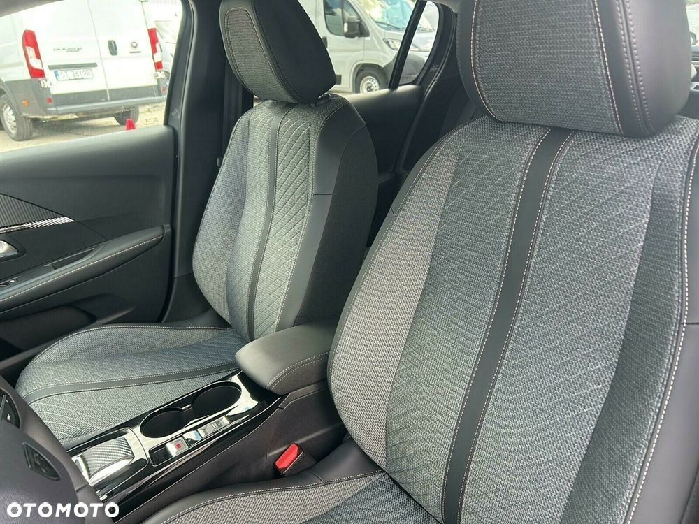 Peugeot 208 1.2 mHEV Allure e-DCS6 - 8