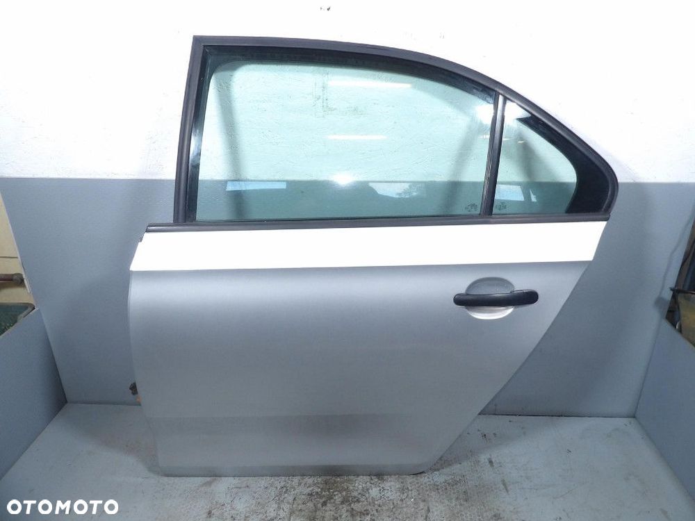 SKODA RAPID LIFTBACK DRZWI TYŁ LEWE LA7W - 1