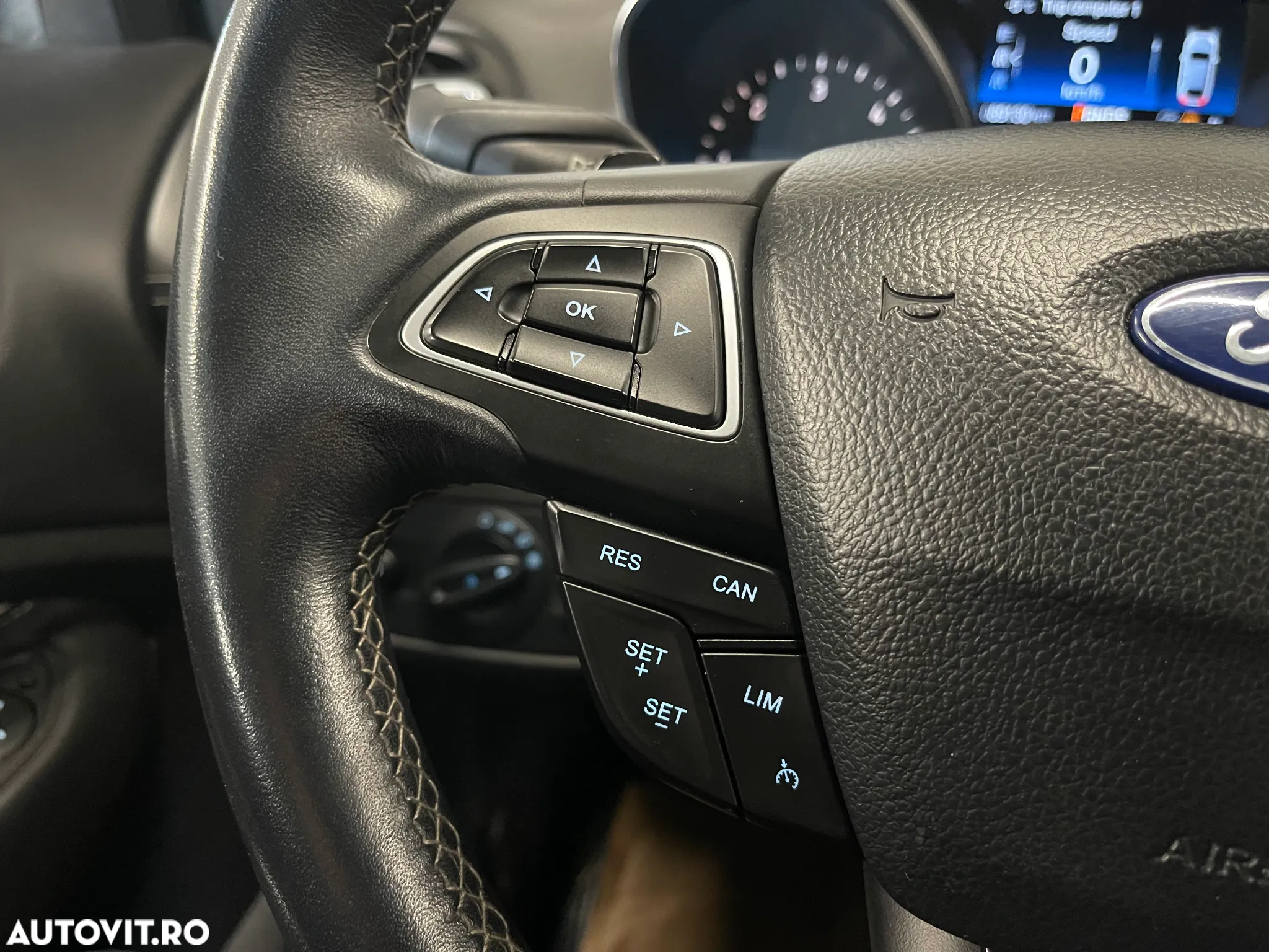 Ford Kuga 2.0 TDCi 4WD Powershift Vignale - 24