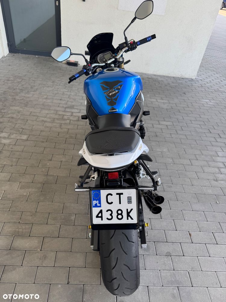 Suzuki GSR - 10