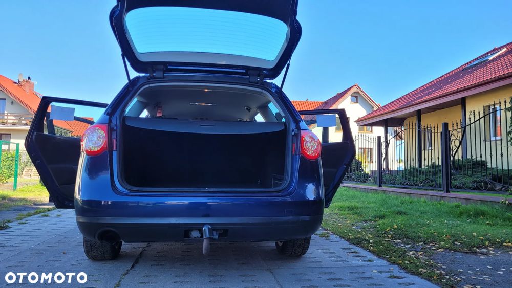 Volkswagen Passat 1.6 TDI DPF BlueMot Comfortline - 16