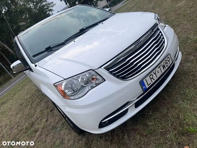 Chrysler Town & Country 3.6 Limited - 16
