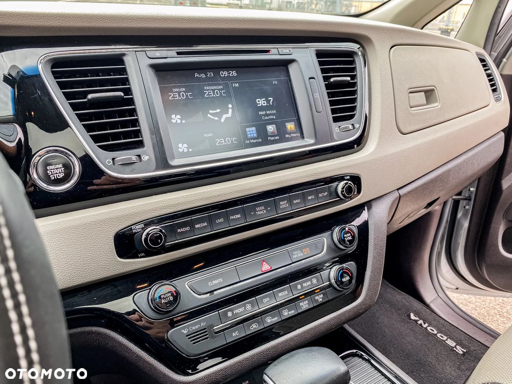 Kia Carnival - 21