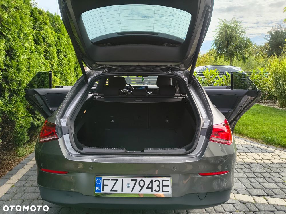 Mercedes-Benz CLA 180 7G-DCT - 20