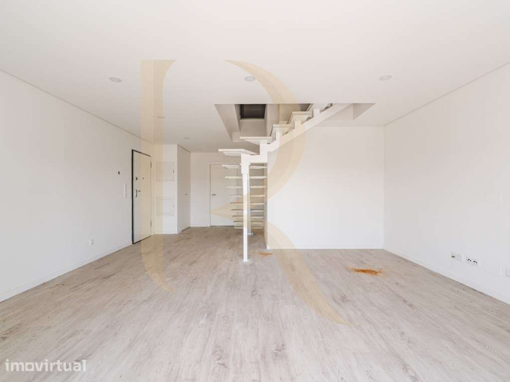 Apartamento T4 duplex com elevador, parqueamento e terraço em condo... - Grande imagem: 2/21