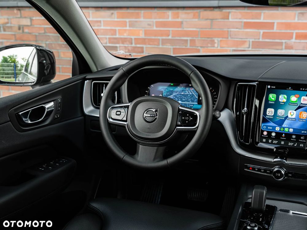 Volvo XC 60 B4 B Plus Dark - 32
