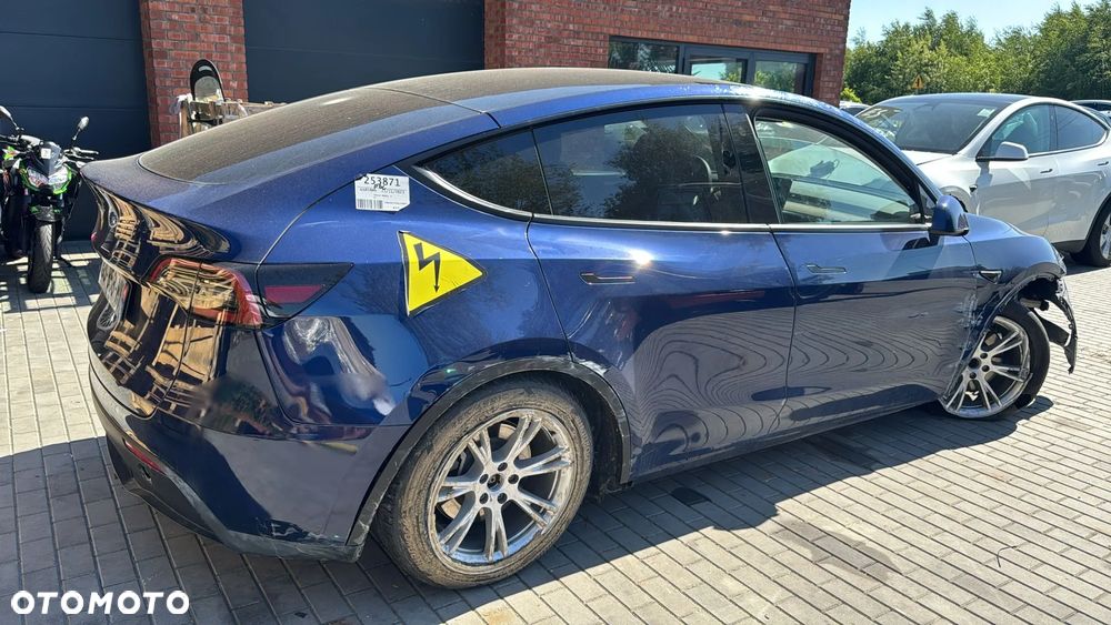 Tesla Model Y RWD - 5