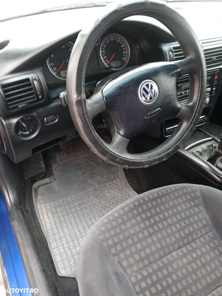 Volkswagen Passat 1.8 Comfortline - 11