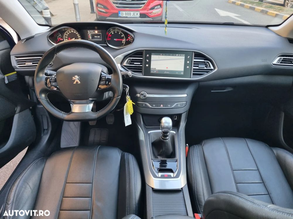 Peugeot 308 SW 1.2 L PureTech Turbo S&S Allure - 10