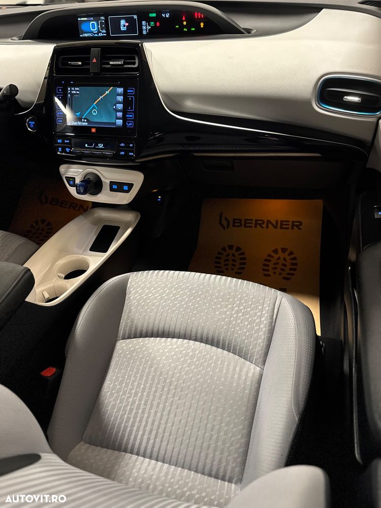 Toyota Prius HSD Sol Plus - 12