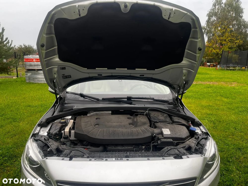 Volvo V60 D6 AWD Plug-in Hybrid R-Design Momentum - 15