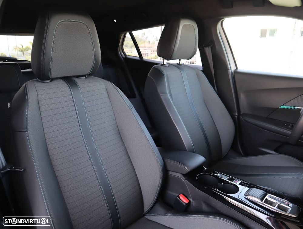 Peugeot e-2008 Allure - 19