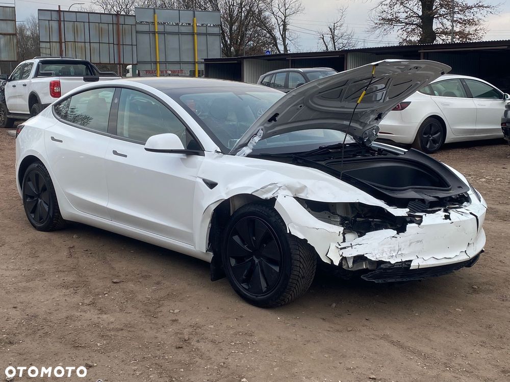 Tesla Model 3 - 8