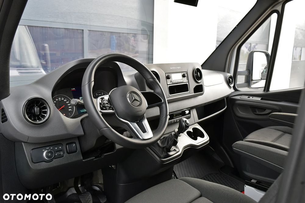 Mercedes-Benz Sprinter 319 - 22