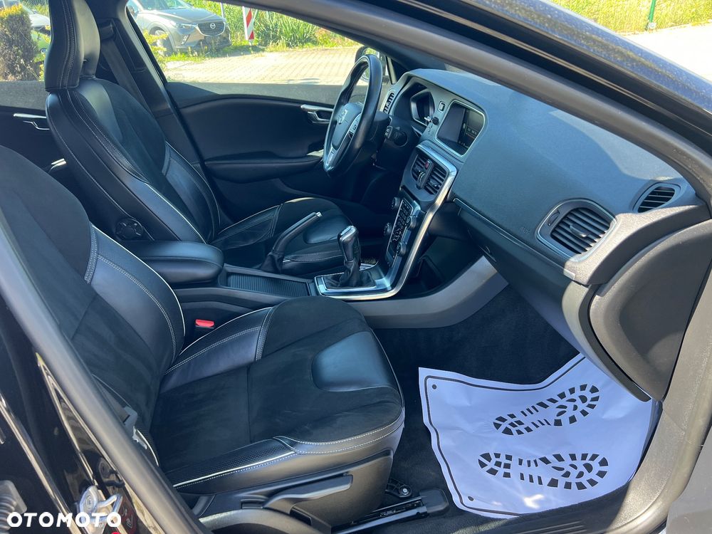 Volvo V40 D3 R-Design - 38