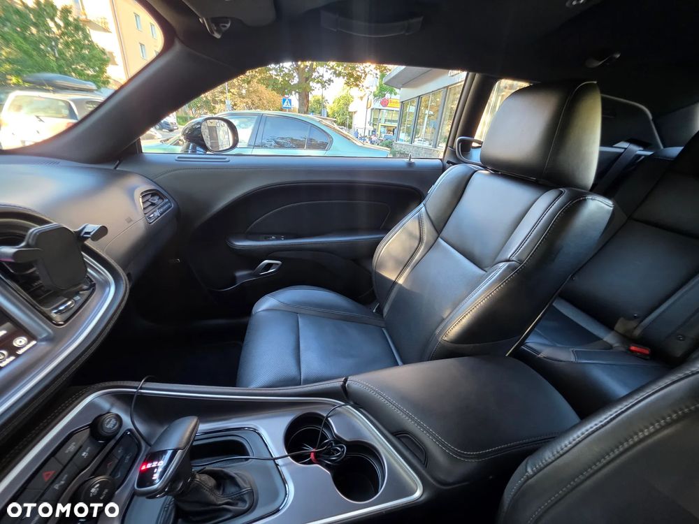 Dodge Challenger 3.6 SXT Plus - 27