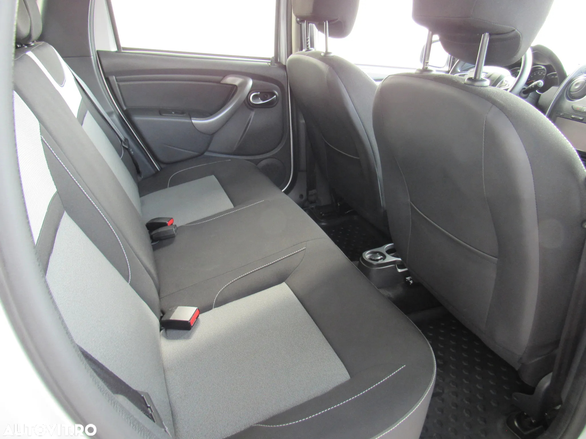 Dacia Duster 1.5 dCi 4x2 Laureate - 10