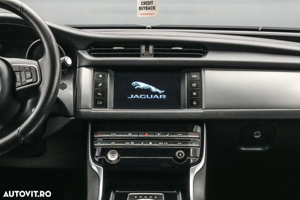 Jaguar XF 20d RWD E-Performance Pure - 19