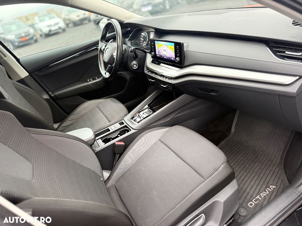 Skoda Octavia Combi 2.0 TDI DSG Premium Edition - 6